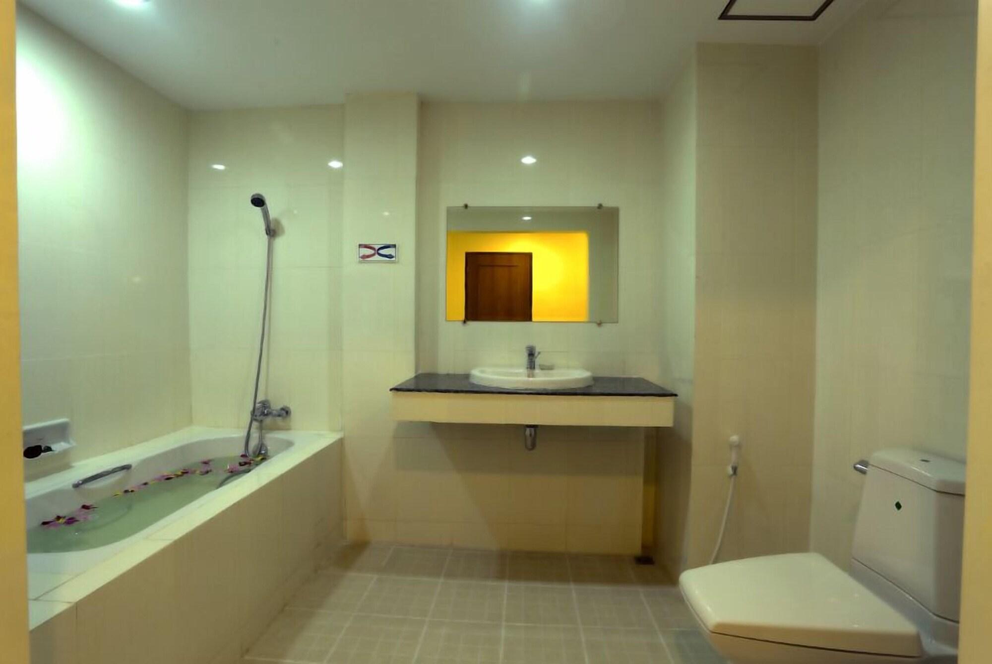 Apex Hotel Naypyidaw Екстериор снимка
