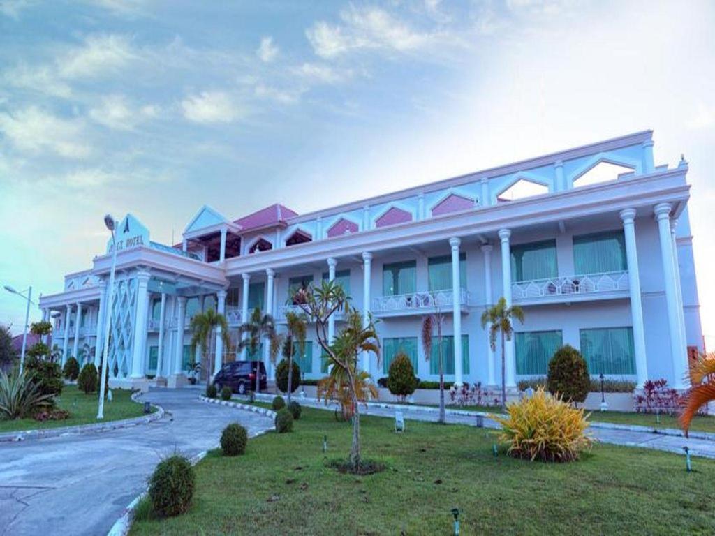 Apex Hotel Naypyidaw Екстериор снимка