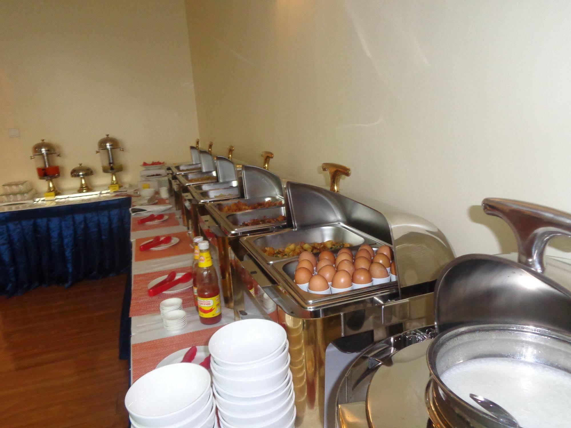 Apex Hotel Naypyidaw Екстериор снимка