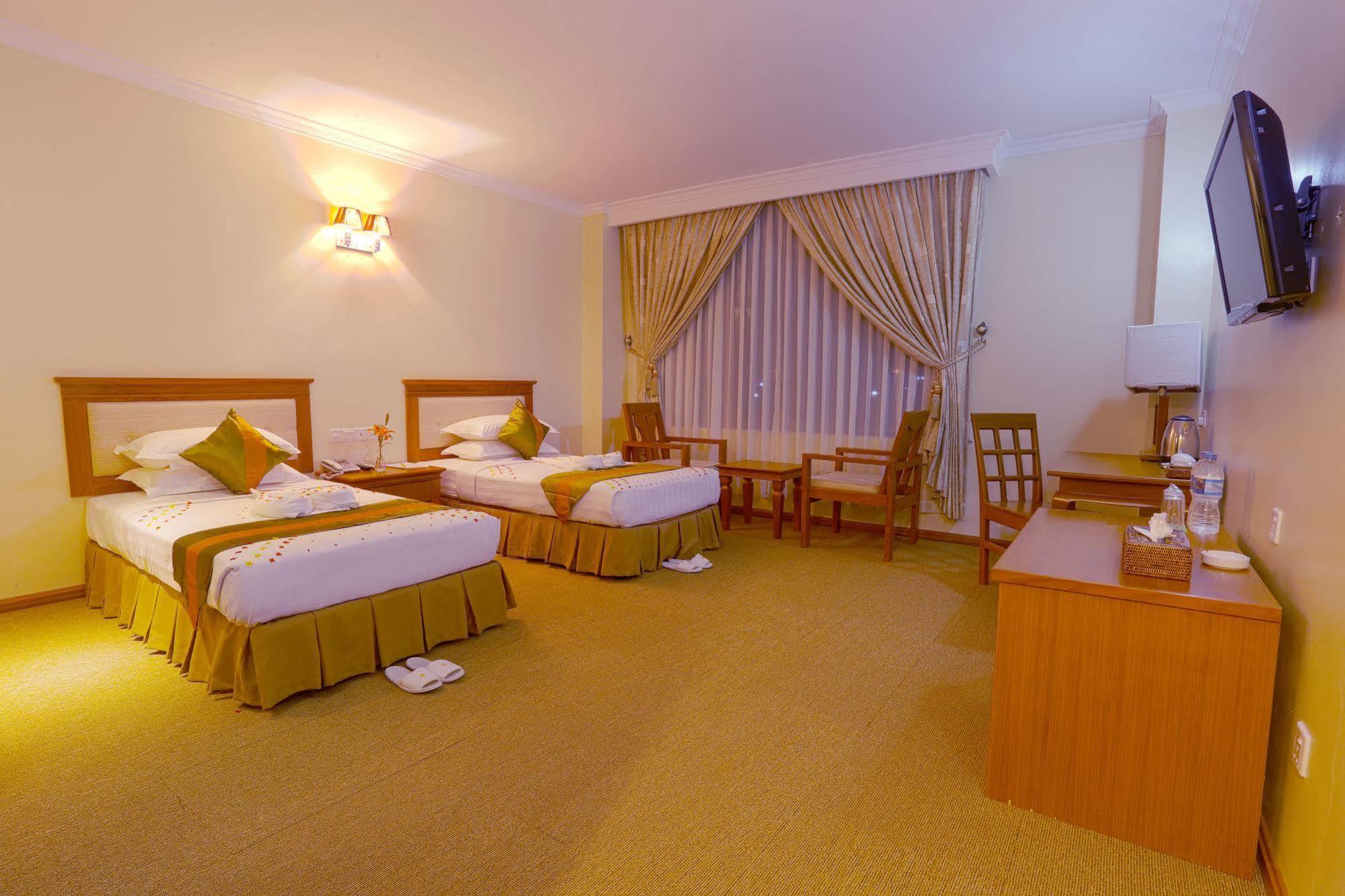 Apex Hotel Naypyidaw Екстериор снимка